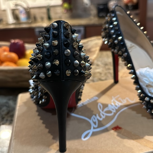 Red bottoms - Picture 4 of 5